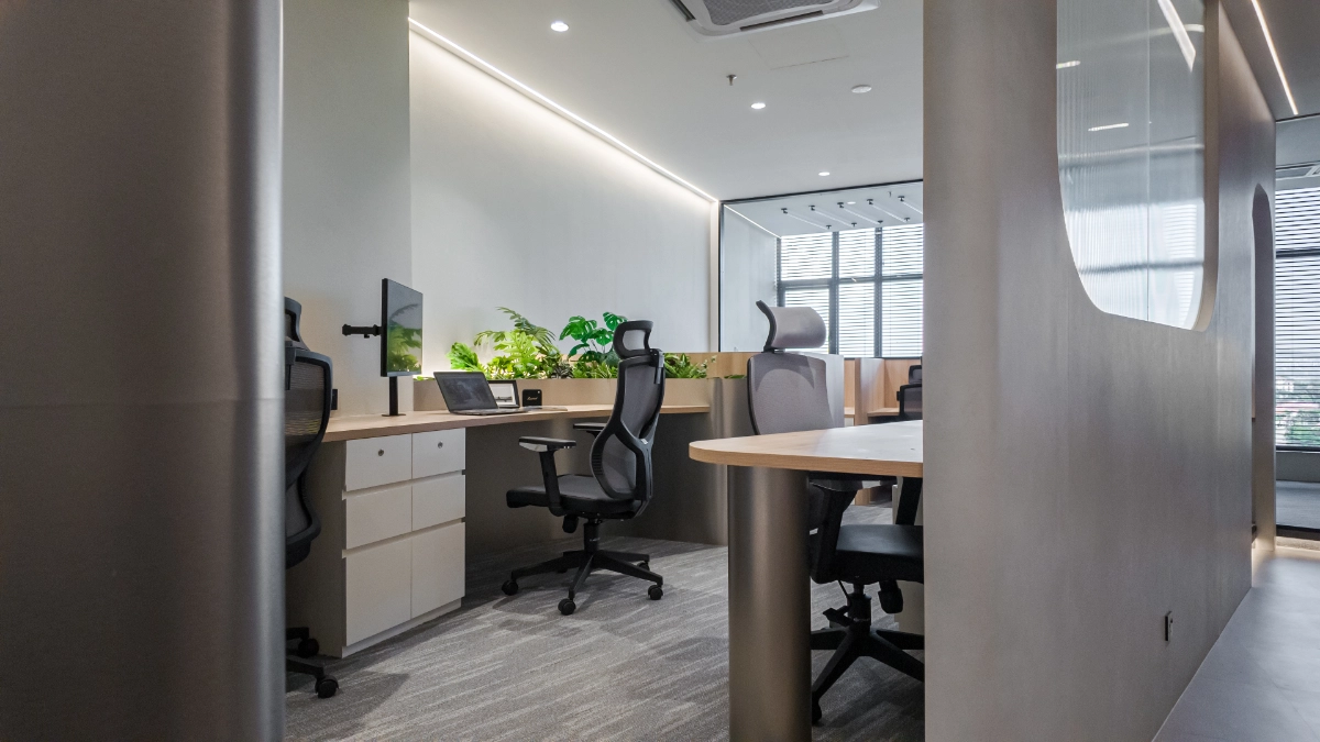 Halo 76 — open workspace